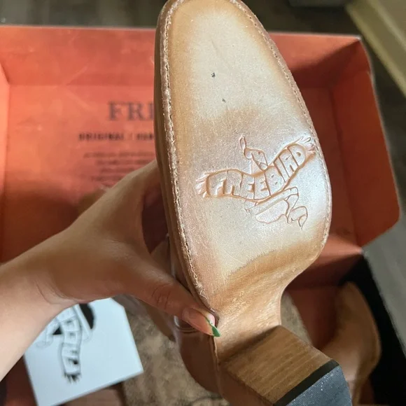 Freebird Tan Heeled Boots Sleek Western Style - Picture 4 of 6